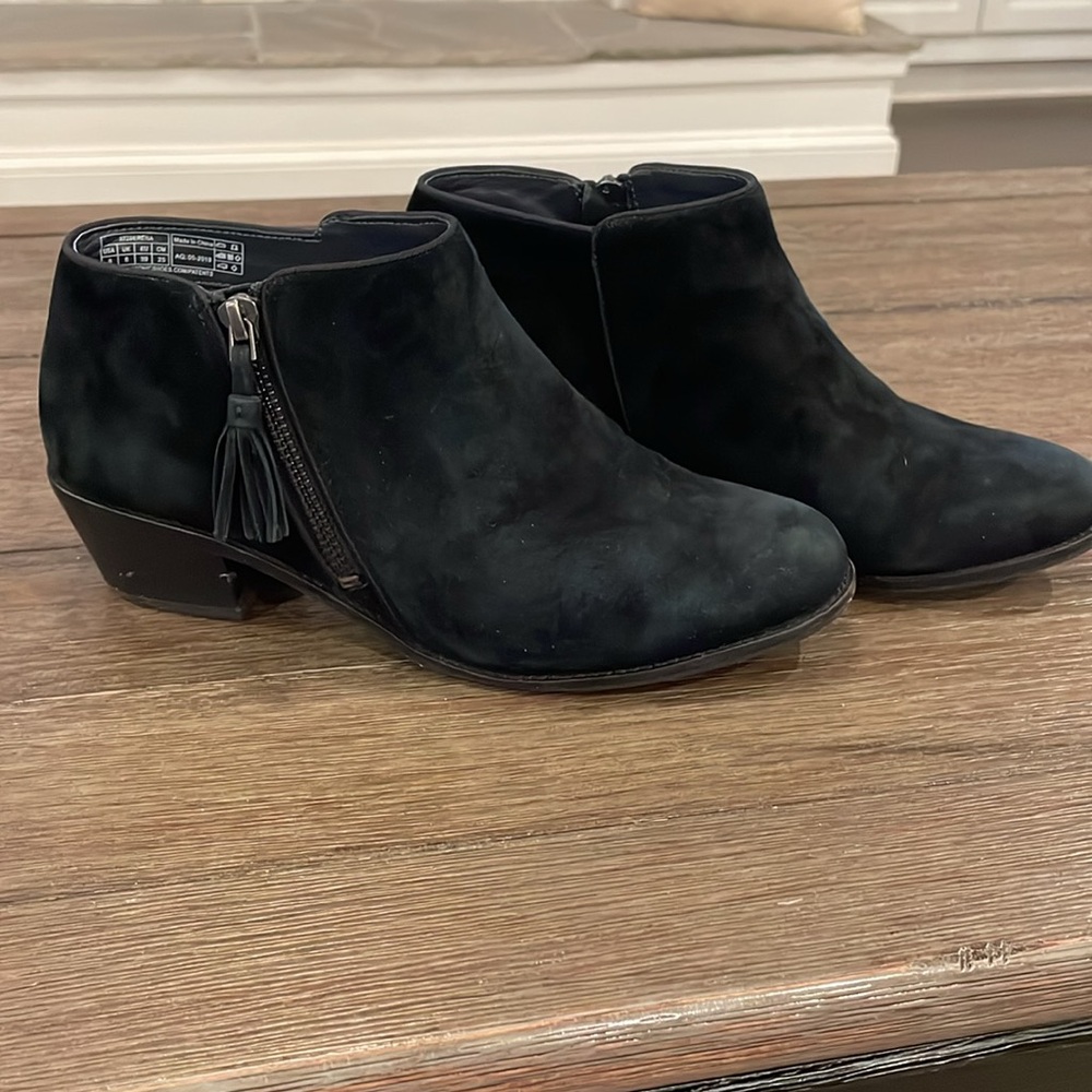 Vionic Serena Black Suede Ankle Boots
